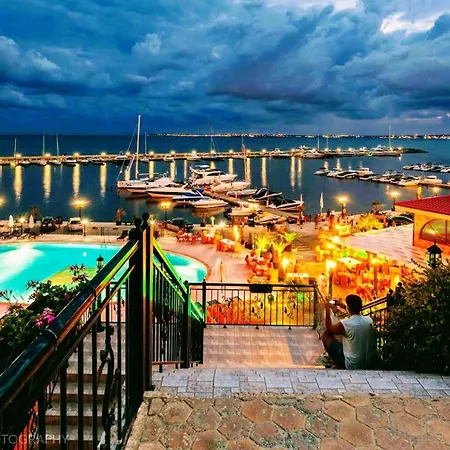 Apartment Pomorie Sea&history *